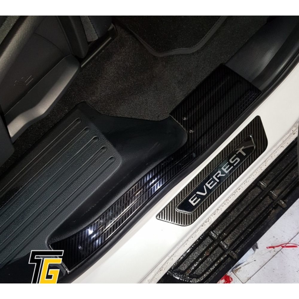 Ốp Bậc Cửa, Nẹp Bước Chân,Ốp Chống Trầy Xe Ford Everest 2017 2018 2019 2020 2021 Mẫu Carbon - 4 chi tiết