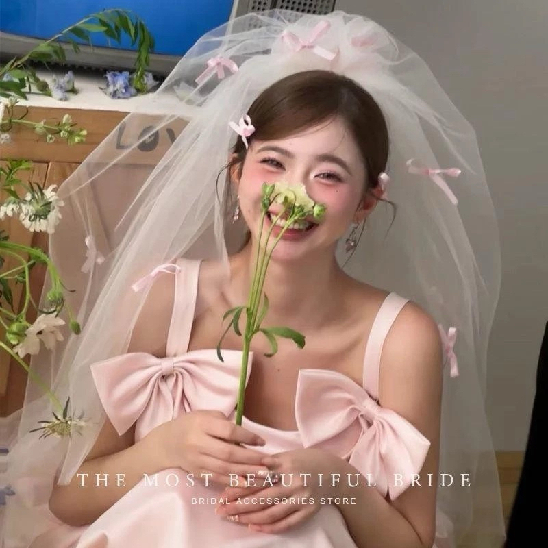 Voan cô dâu đính nơ ruy băng hồng và trắng xinh