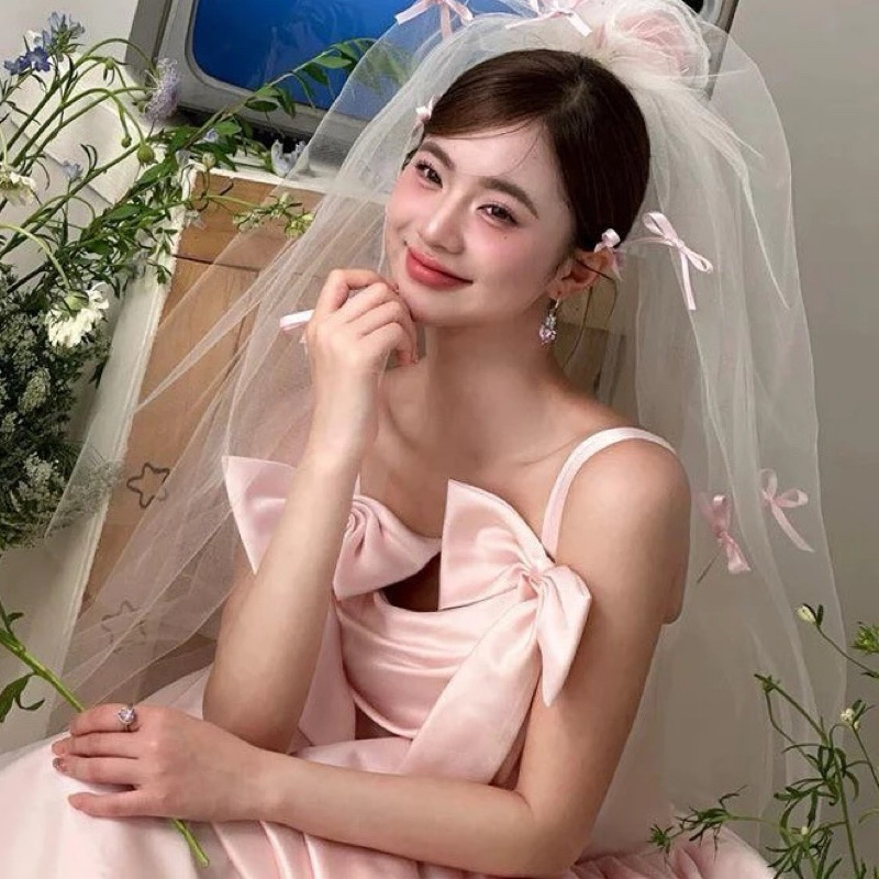 Voan cô dâu đính nơ ruy băng hồng và trắng xinh