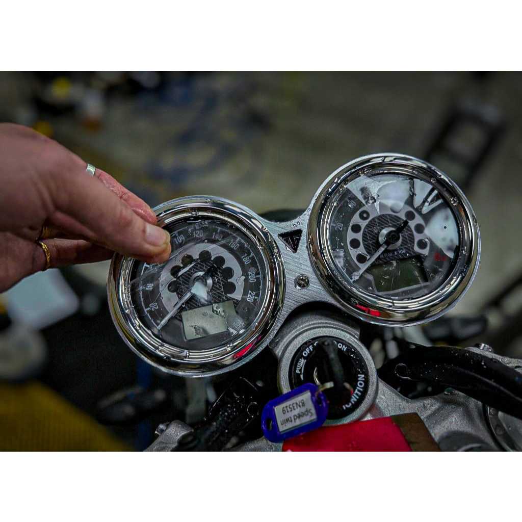 PPF Triumph Bonneville T100 T120.... UPPF dán bảo vệ mặt đồng hồ xe , xước tự phục hồi vết xước dâm