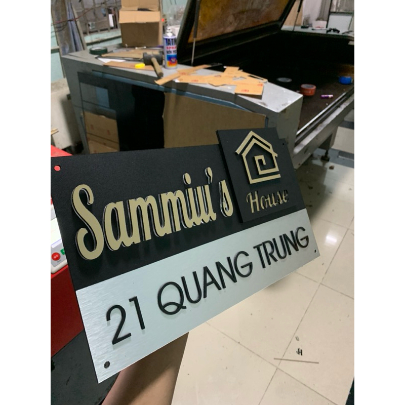 Bảng,bảng số nhà alcorest nền trắng xước + đen sần. số,chữ nổi màu nhũ đồng, ngoài trời cao cấp
