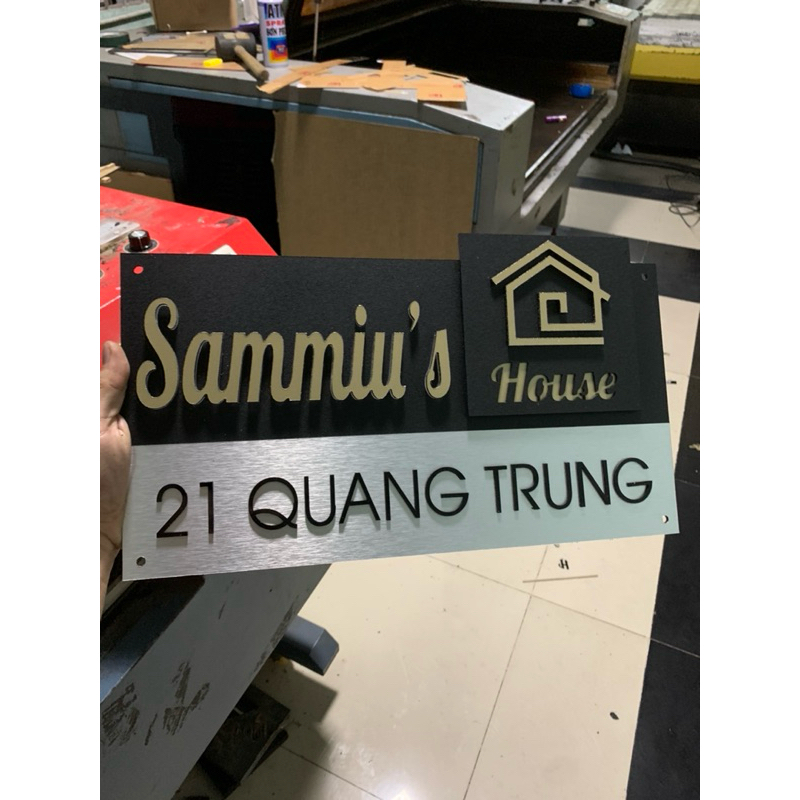 Bảng,bảng số nhà alcorest nền trắng xước + đen sần. số,chữ nổi màu nhũ đồng, ngoài trời cao cấp