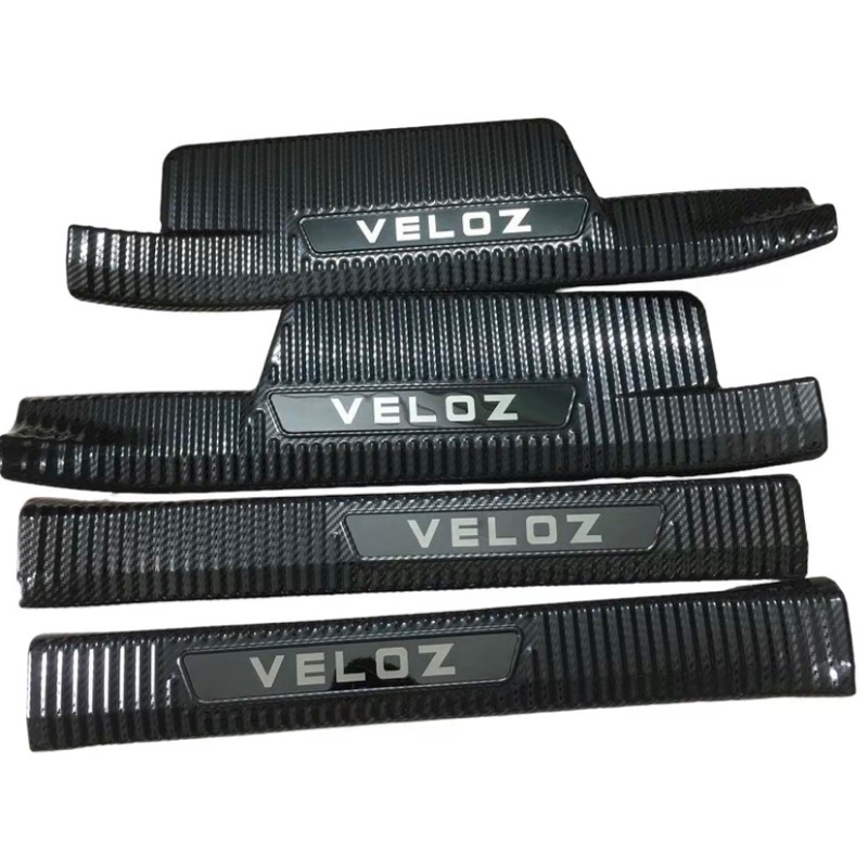 Ốp Bậc Cửa, nẹp bước chân Carbon xe Toyota VeLoz, Veloz Cross 2022-2024 (Hàng cao cấp)
