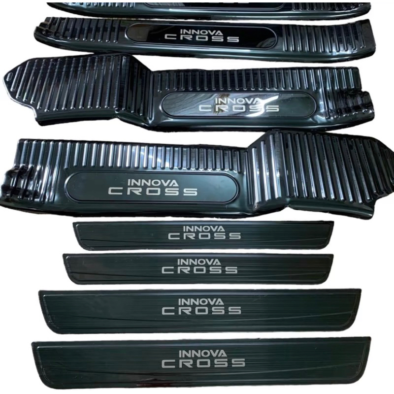 Ốp bậc cửa, nẹp bước chân xe Toyota innova cross 2023-2024 vân titan cao cấp