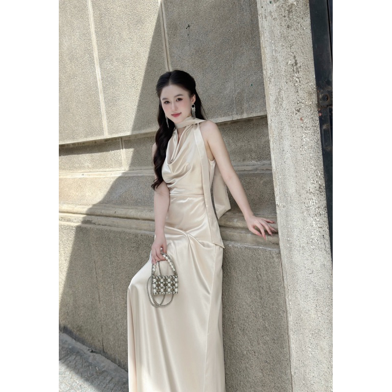 ( KÈM DÂY CỘT DÀI) -Váy Lụa Dự Tiệc Cổ ĐỖ  Kín Lưng DÁNG DÀI Chất Lụa Mềm Mịn Sang Trọng Phong Cách Sang Trọng Nhẹ Nhàng
