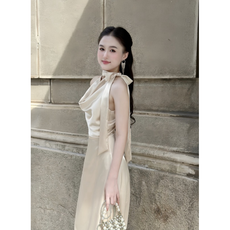 ( KÈM DÂY CỘT DÀI) -Váy Lụa Dự Tiệc Cổ ĐỖ  Kín Lưng DÁNG DÀI Chất Lụa Mềm Mịn Sang Trọng Phong Cách Sang Trọng Nhẹ Nhàng