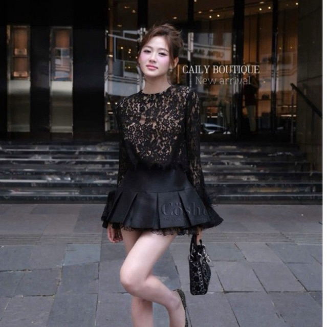“Lace Set” Set áo ren cổ tròn tay dài loe phối lông vũ cao cấp kèm chân váy xếp ly ngắn xoè viền ren | MIU.STUDIO