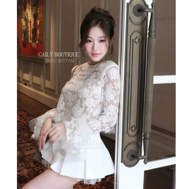 “Lace Set” Set áo ren cổ tròn tay dài loe phối lông vũ cao cấp kèm chân váy xếp ly ngắn xoè viền ren | MIU.STUDIO