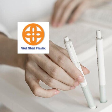 Bàn học gấp gọn tiện lợi nhựa VIỆT NHẬT có khe cắm Ipad, bàn học làm việc thông minh dễ dàng di chuyển 1833 AMIZIN