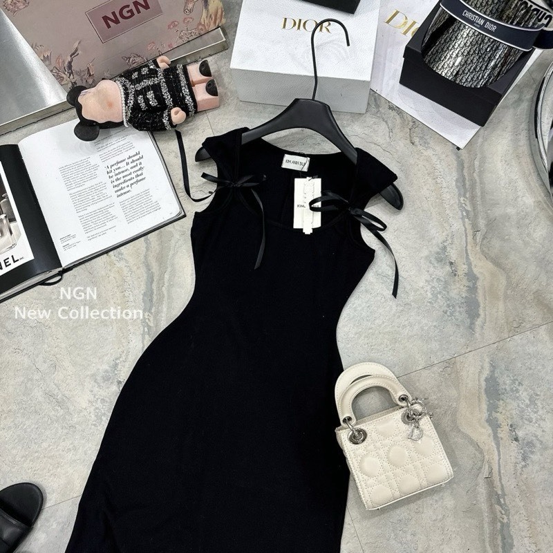 Váy nữ midi sát nách chất thun mềm min do giãn tốt dáng ômbody Jumito, đầm nữ màu đen tôn dáng chất liêu cao cấp D1624