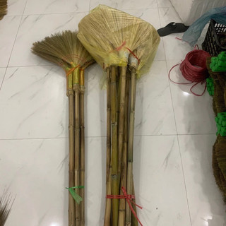 Chổi Gậy Cán Dài 1m5 Tiện Lợi Quét Sân Vườn Hàng Thủ Công Tỉ Mỉ Chắc Chắn Có 2 Loại lưỡi chít và lưỡi tre