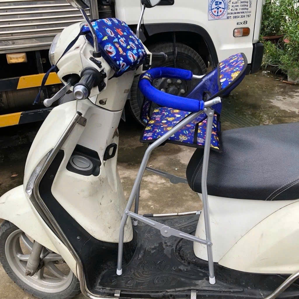 COMBO an toàn đi xe máy cho bé gồm 1 ghế ga xếp sắt sơn tĩnh điện gấp gọn được và 1 gối hoạt hình đi xe cho bé