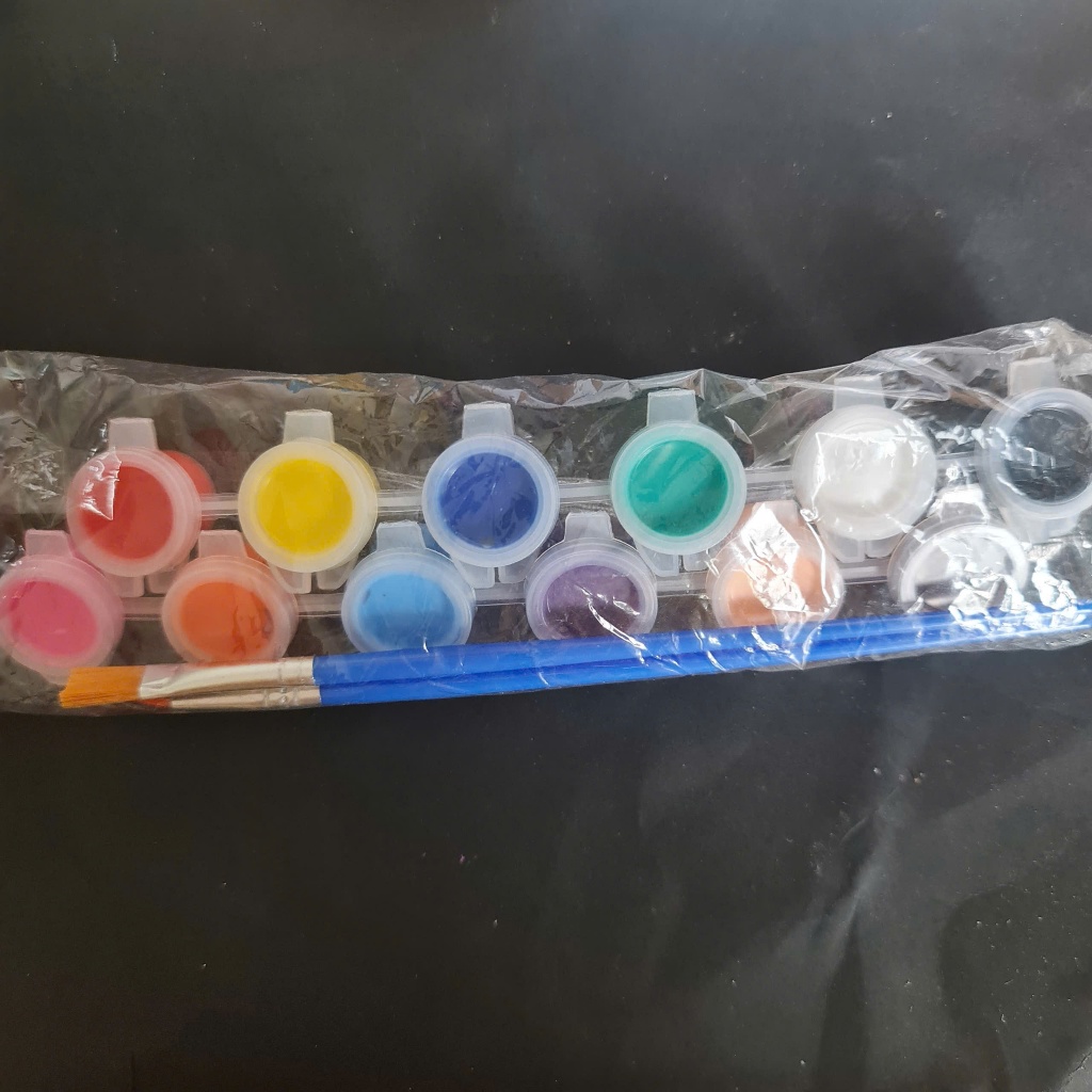 Dây 6 và 12 màu acrylic tặng kèm bút vẽ cho bạn thỏa sức sáng tạo