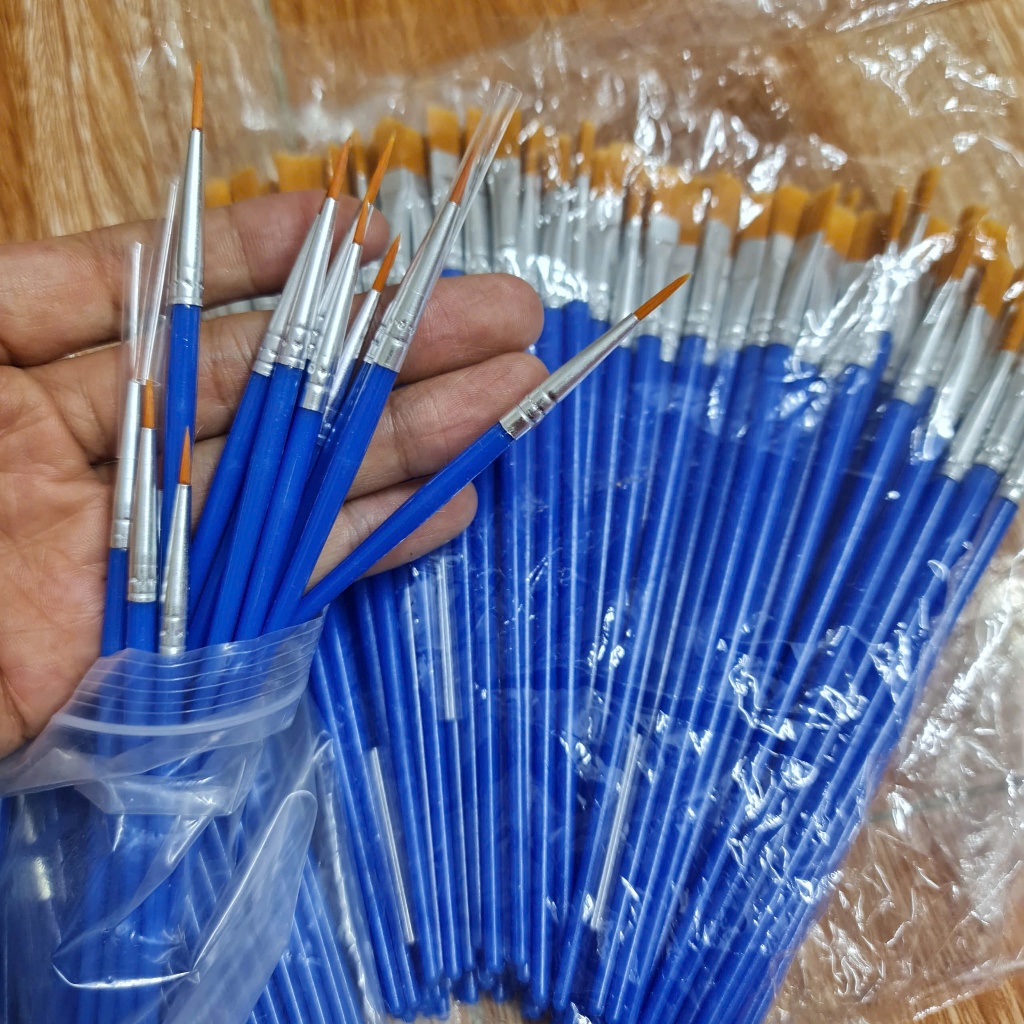 Dây 6 và 12 màu acrylic tặng kèm bút vẽ cho bạn thỏa sức sáng tạo