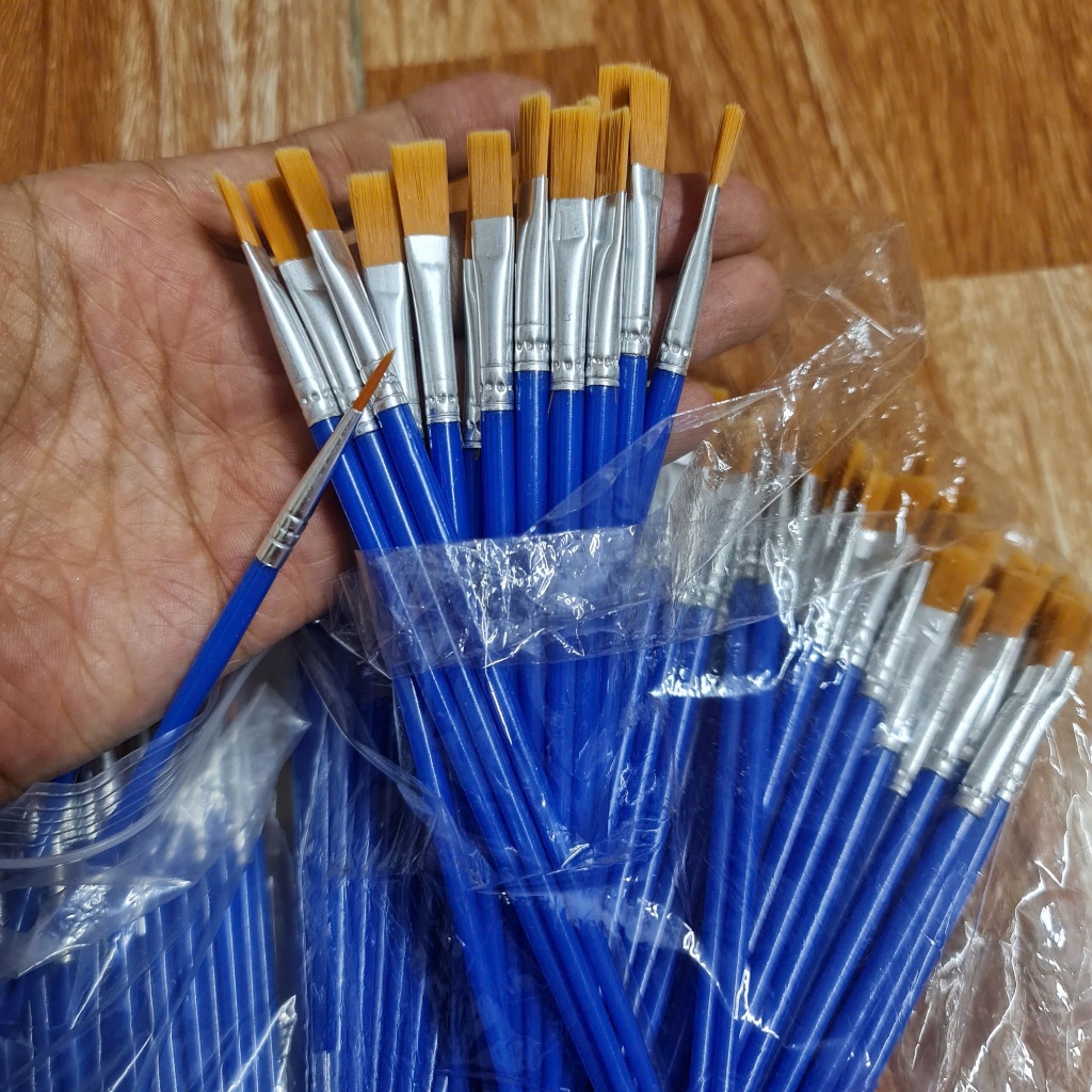 Dây 6 và 12 màu acrylic tặng kèm bút vẽ cho bạn thỏa sức sáng tạo
