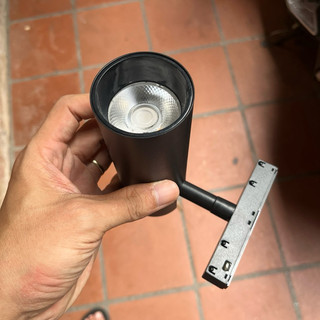 Đèn rọi thanh ray nam châm 20w