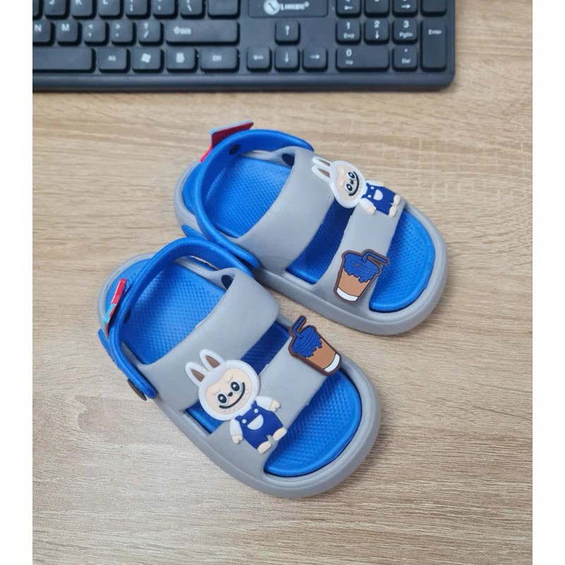 Dép Sandal 2 quai có quai sau cho bé trai đế dày hình Labubu siêu nhẹ đi mưa thoải mái