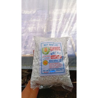 bột gạo (bột lọc) bột nếp và bột bánh bò đặc sản của làng bột SaĐéc sản xuất theo cách truyền thống