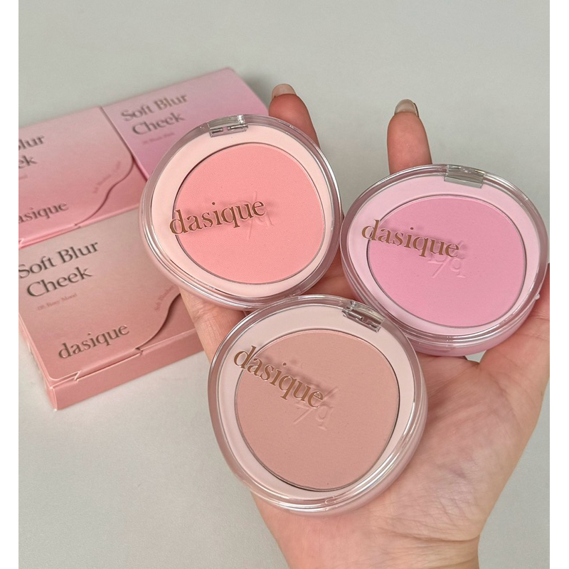 Má hồng Dasique Soft Blur Cheek-chất phấn mịn lỳ, ko rơi rớt.