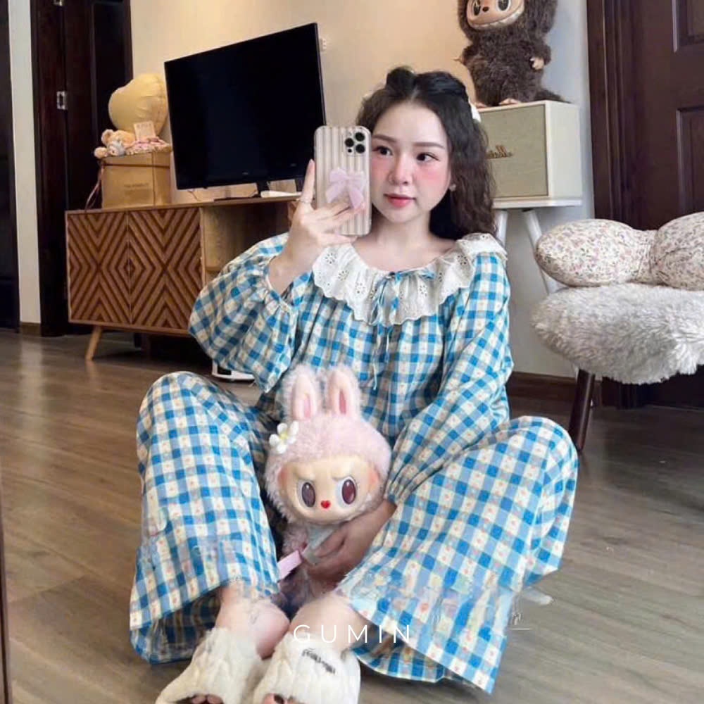 Set bộ kẻ xanh GUMIN thiết kế phối cổ ren bèo bo chun tay kèm quần suông ống rộng cao cấp