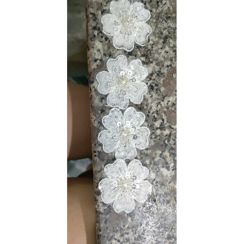 bờm cô dâu hoa ren lấp lánh xinh