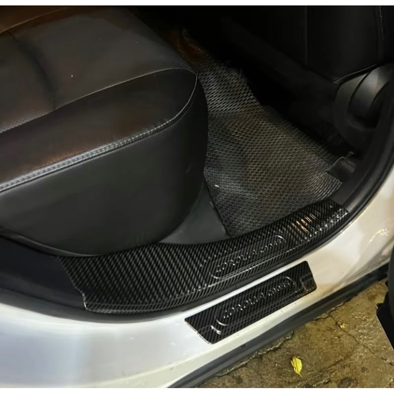 Ốp bậc cửa, nẹp bước chân xe #Toyota corolla cross 2020-2024 vân Carbon cao cấp