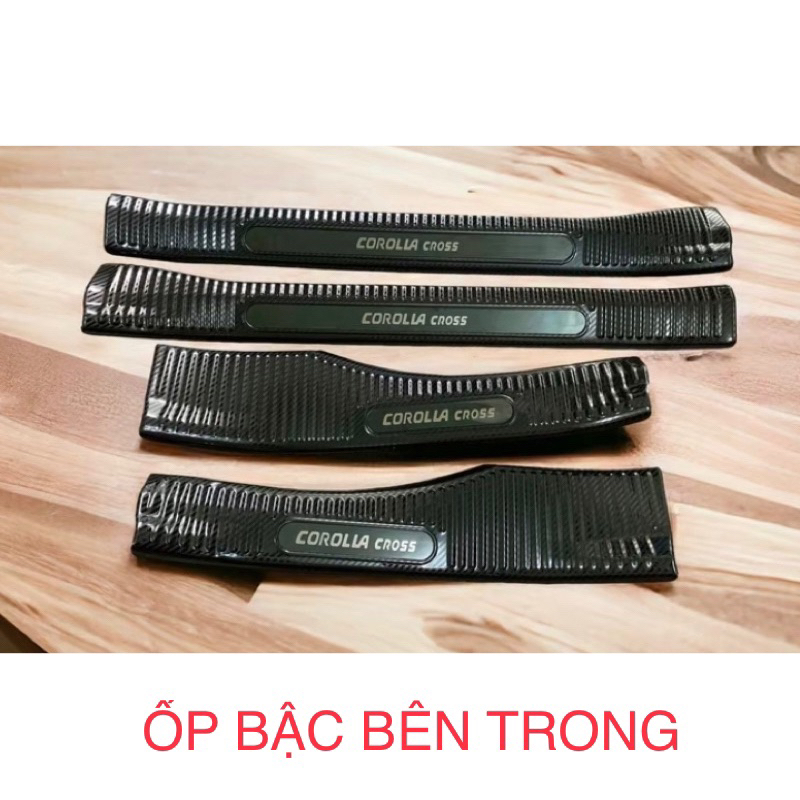 Ốp bậc cửa, nẹp bước chân xe #Toyota corolla cross 2020-2024 vân Carbon cao cấp