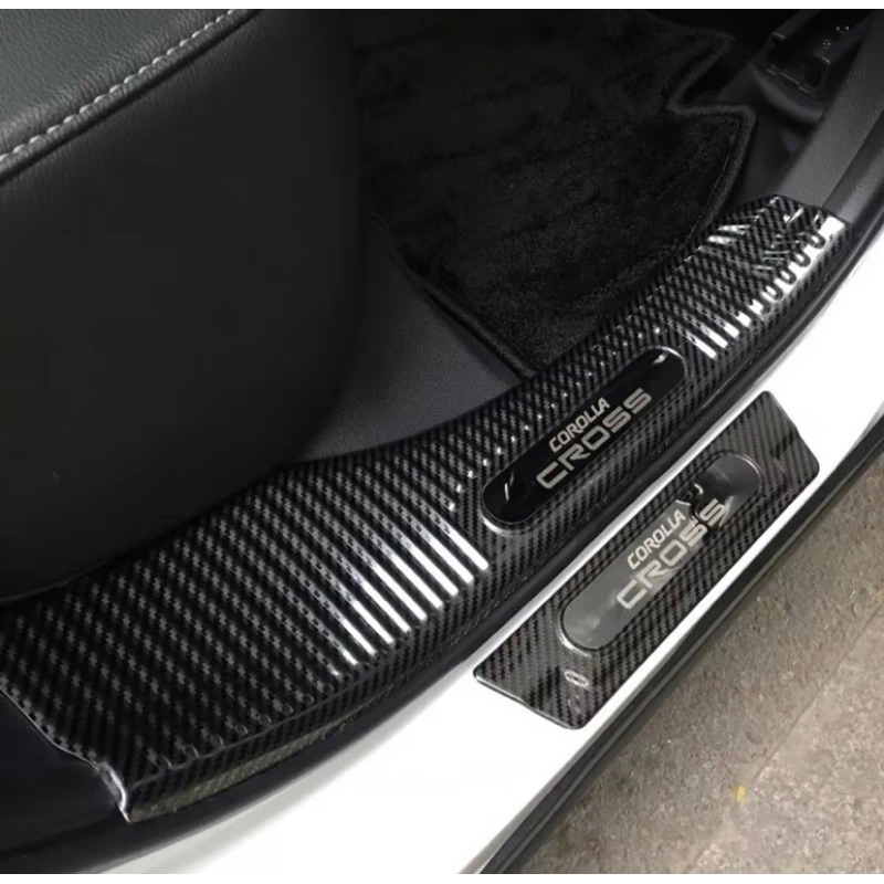 Ốp bậc cửa, nẹp bước chân xe #Toyota corolla cross 2020-2024 vân Carbon cao cấp