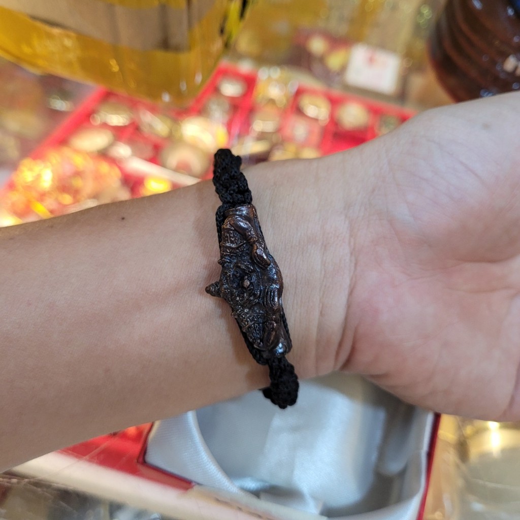 Vòng Đeo Tay Rahu Tông Đen – Phụ Kiện Cá Tính, Dễ Phối Đồ