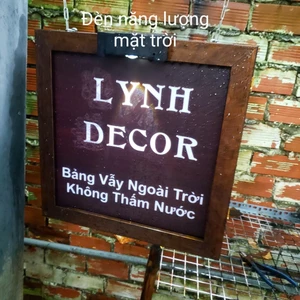 Bảng Vẫy Quảng Cáo Treo Tường Ngoài Trời - LYNHDECOR Free thiết kế