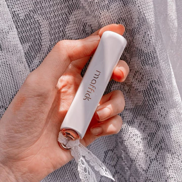 {COMBO 2 thỏi TẶNG kèm bodymist/cọ tán son} Son thỏi lì thiết kế ren trắng tiểu thư cực tôn da