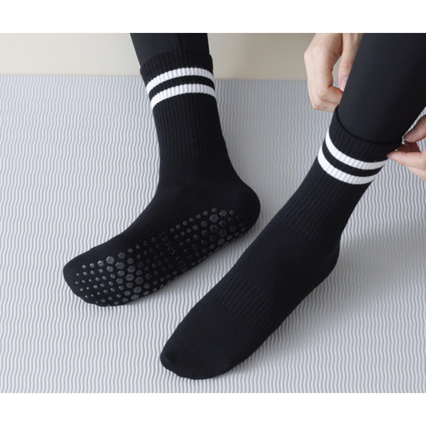 Vớ Tất YOGA chống trượt cao cổ mẫu mới phong cách trẻ trung, năng động.