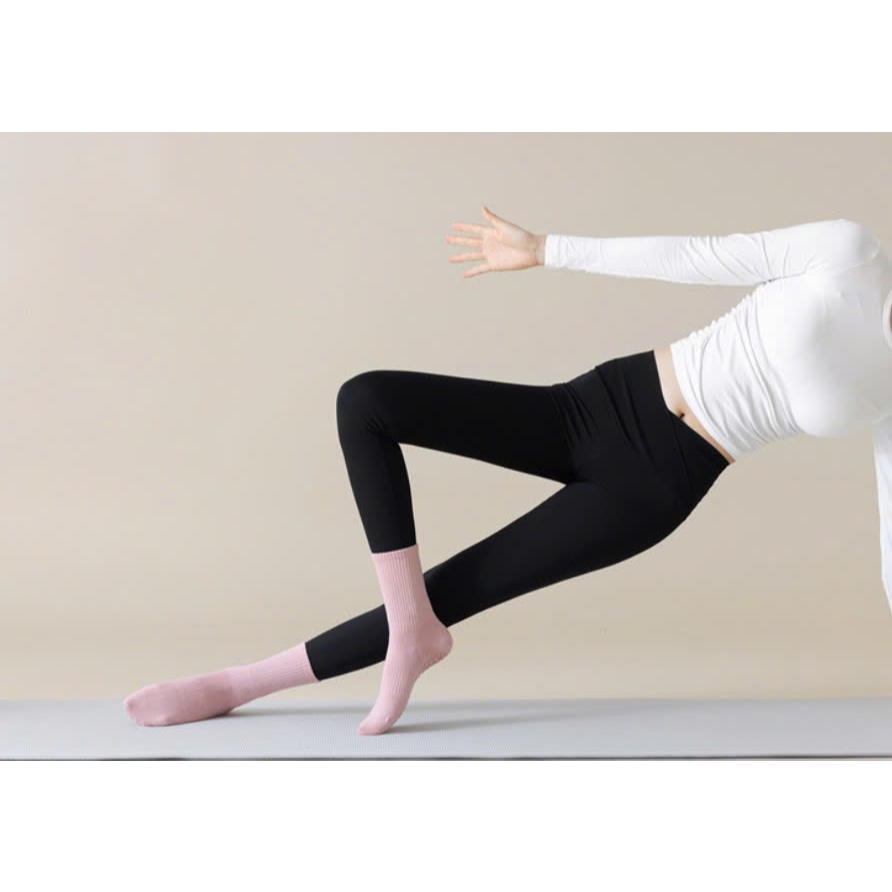 Vớ Tất YOGA chống trượt cổ cao đủ màu phong cách trẻ trung, năng động.