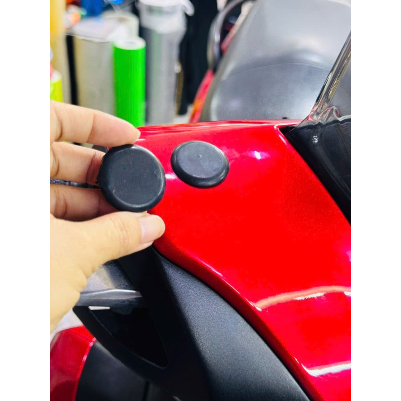 Nắp che lỗ kính chiếu hậu cao su xe sh Ý, libety…(1 cái)