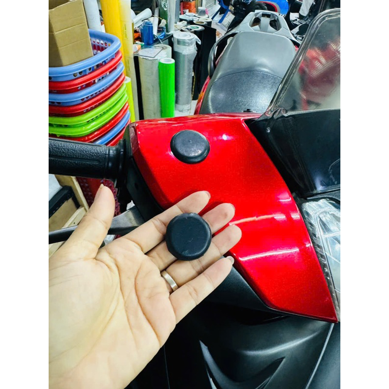 Nắp che lỗ kính chiếu hậu cao su xe sh Ý, libety…(1 cái)
