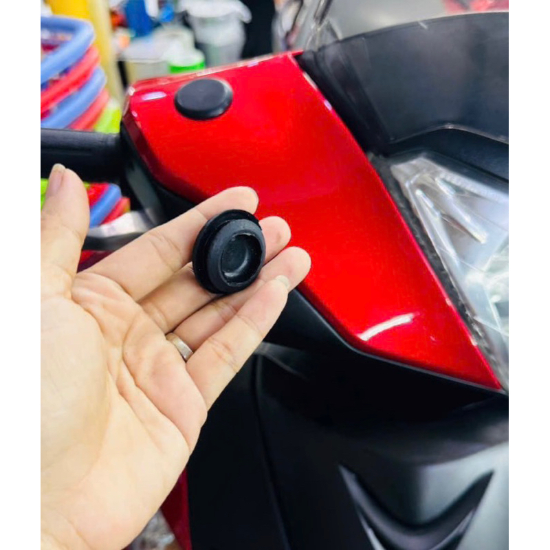 Nắp che lỗ kính chiếu hậu cao su xe sh Ý, libety…(1 cái)