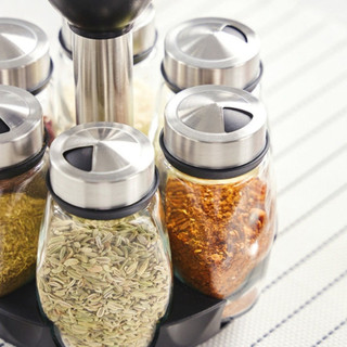Bộ 6 Lọ Đựng Gia Vị Thủy Tinh Có Roong Cao Su Bảo Vệ Gia Vị Khỏi Ẩm Mốc Có Kèm Giá Để Xoay 360 Độ (hàng tốt)