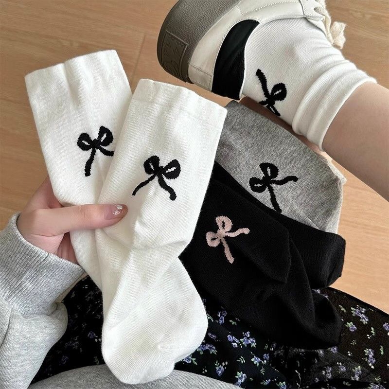 Tất nam nữ cổ cao trắng đen basic style Hàn Quốc, chất liệu cotton co giãn 4 chiều - Ekiu Shop
