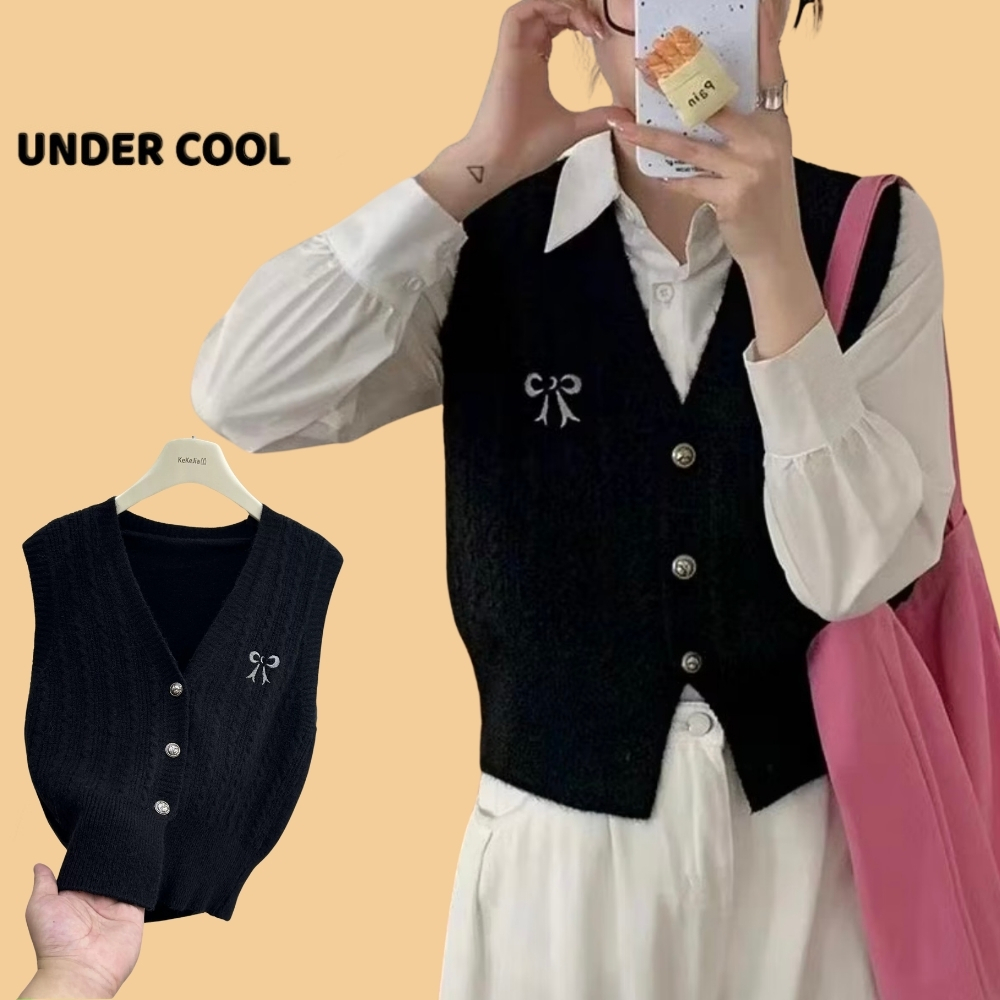 Áo Gile Thêu Nơ Ngực Cổ V UNDERCOOL, Áo Len Dệt Kim Dáng Ngắn Phối Cài Khuy Vặn Thừng Màu Trơn ABL30