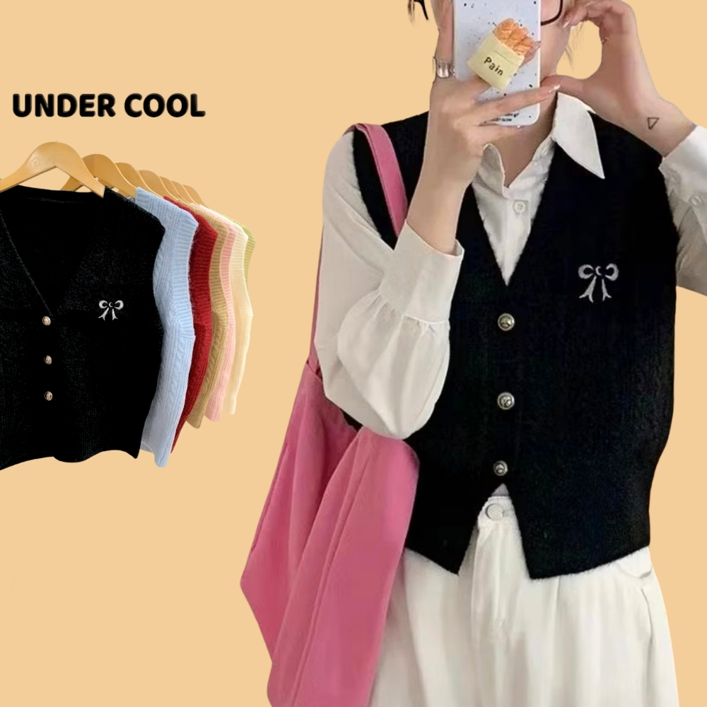 Áo Gile Thêu Nơ Ngực Cổ V UNDERCOOL, Áo Len Dệt Kim Dáng Ngắn Phối Cài Khuy Vặn Thừng Màu Trơn ABL30