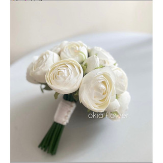 bó hoa cưới cầm tay cô dâu hoa Hồng trà trắng bông lớn