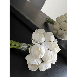bó hoa cưới cầm tay cô dâu hoa Hồng trà trắng bông lớn