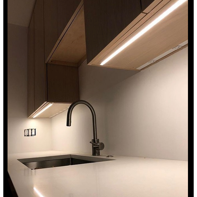 COMBO Đèn Led tủ bếp kèm cảm biến vẫy tay gắn thanh nhôm V, bộ đèn led đầy đủ phụ kiện kẹp nối đầy đủ | BigBuy360 - bigbuy360.vn