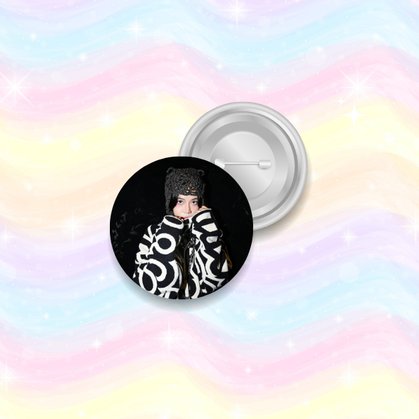 Huy hiệu cài áo/badge/pin album ca sĩ Tlinh (đọc miêu tả)