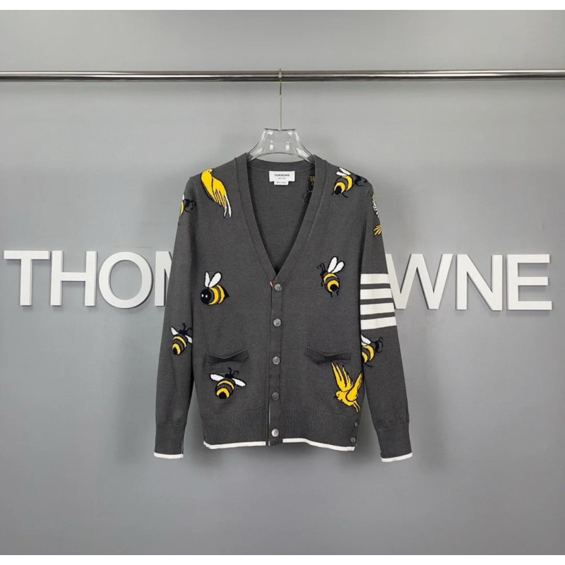 ⚡️[Hight Quality] Áo Len 1hom Br Navy Blue Bird Cardigan - Điểm Nhấn Họa Tiết Đặc Trưng Phối 4 Bar Cao Cấp Nam Nữ Qccc