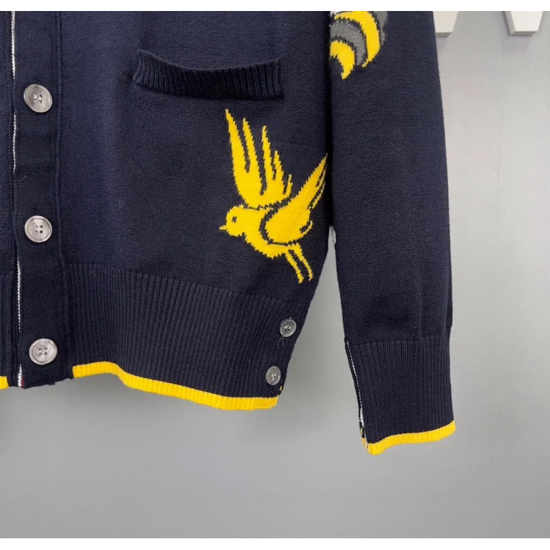 ⚡️[Hight Quality] Áo Len 1hom Br Navy Blue Bird Cardigan - Điểm Nhấn Họa Tiết Đặc Trưng Phối 4 Bar Cao Cấp Nam Nữ Qccc