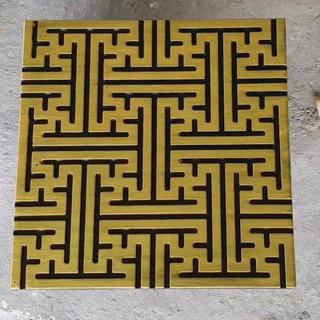 Khuôn đúc gạch lát sân, vườn, giả cổ, giả đá hoa văn chữ vạn, chất liệu nhựa pp, kích thước 40x40x3,5cm