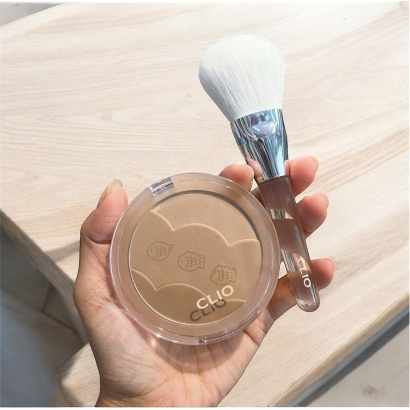 Phấn tạo khối Clio Shade & Shading Contour. Sản phẩm giúp tạo hiệu ứng góc cạnh khuôn mặt cực đẹp.