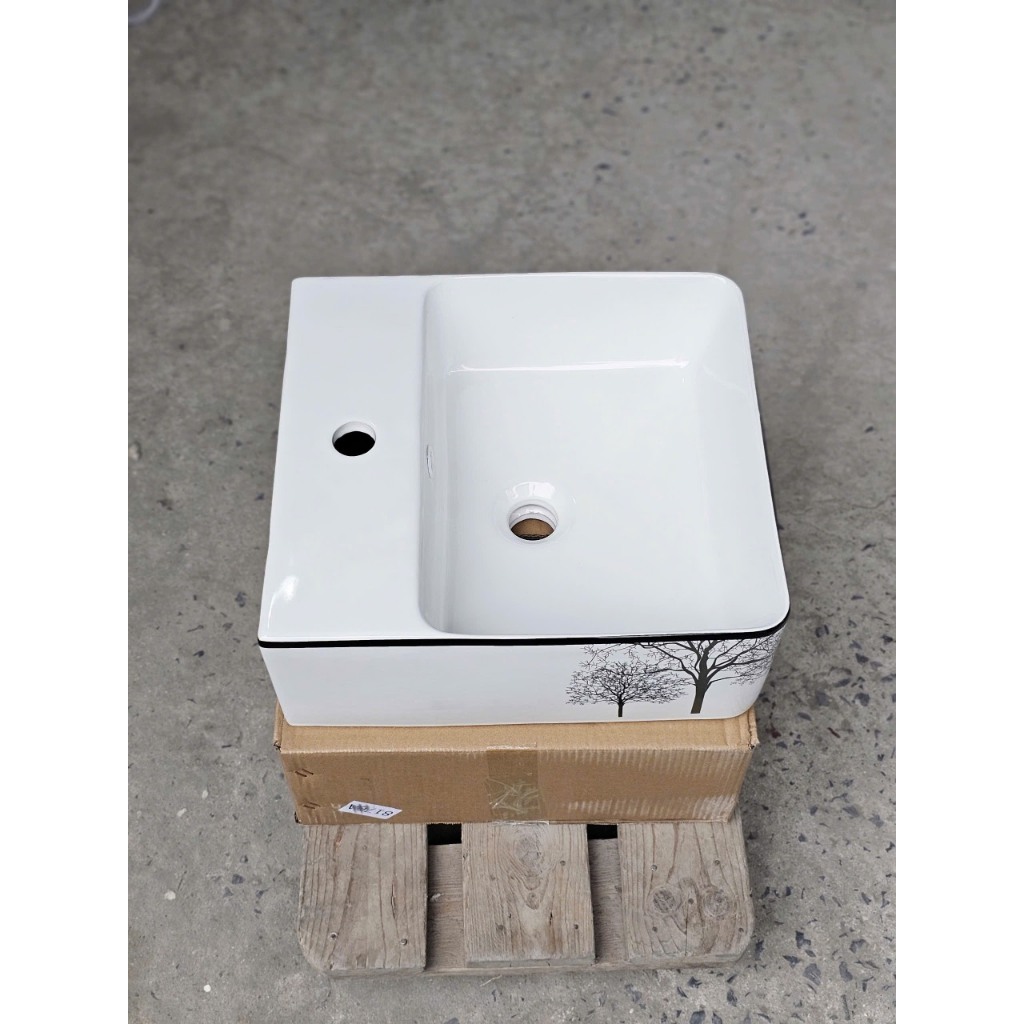 Chậu lavabo Chậu rửa mặt lavabo hoa văn TREO TƯỜNG hay Đặt Bàn Đá VUÔNG CON HƯƠU TREO TƯỜNG,men NANO