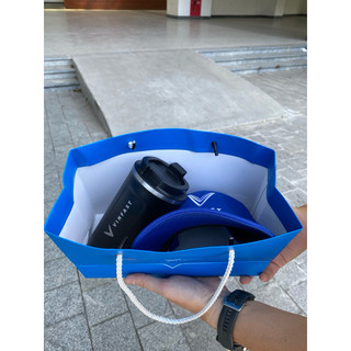 Túi giấy đựng quà Vinfast, sang trọng, dày chắc, màu xanh blue thương hiệu. Vinfast souvenir bag